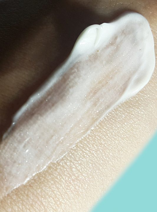 Pure White Cosmetics - Flawless Illuminating Silk Cream_texture